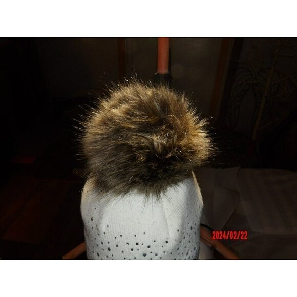 VL VON LAMEZAN BEANIE WINTER HAT POM POM HAT with Silver studs knit‎ hat - Picture 4 of 5